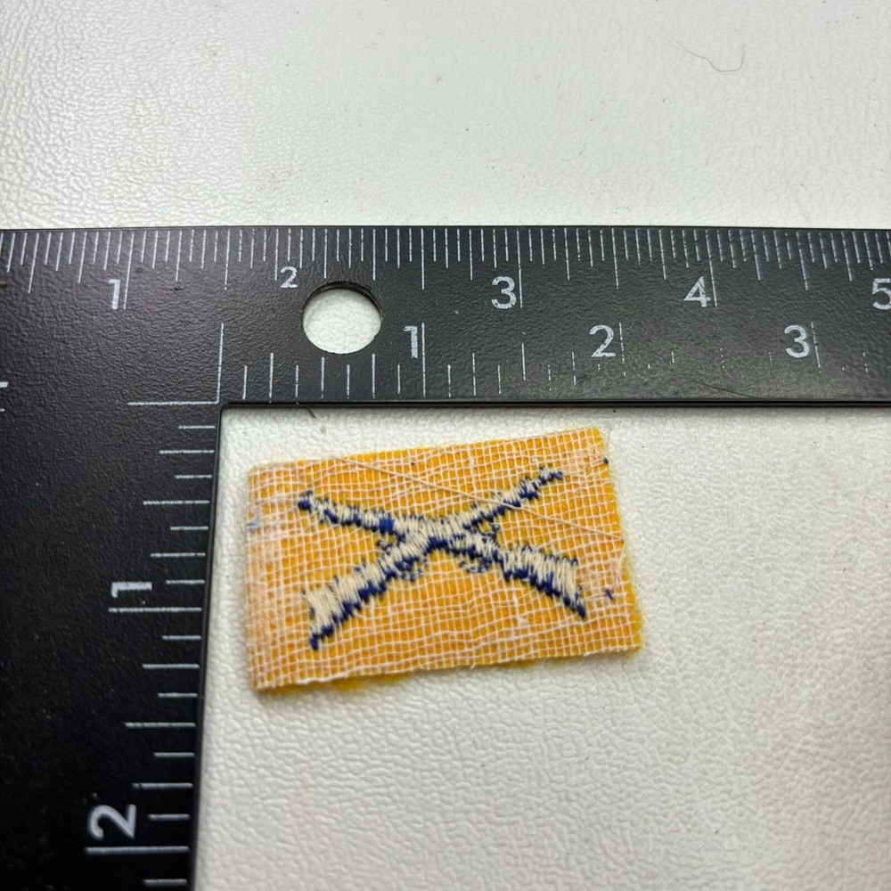 Small CROSSSED GUN / RIFLE Embroidered Felt Patch 441D