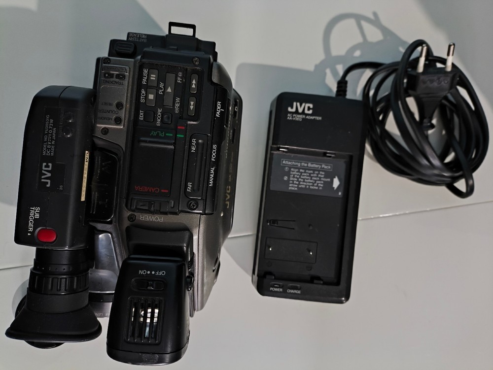 JVC GR-AX10 Camcorder
