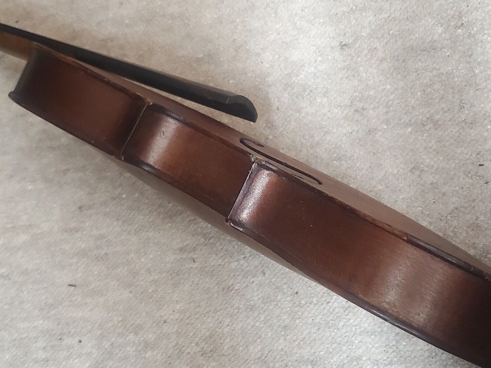 old 4/4 (or 7/8?) Violin violon with a nicely flamed back