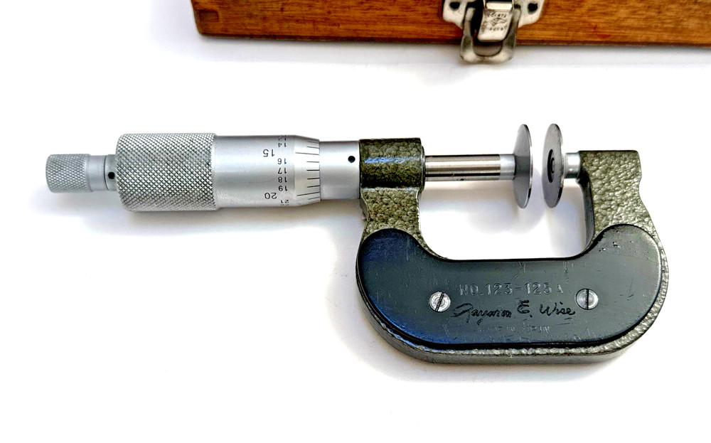 Mitutoyo - Disk Micrometer 123-125 0-1" .001"