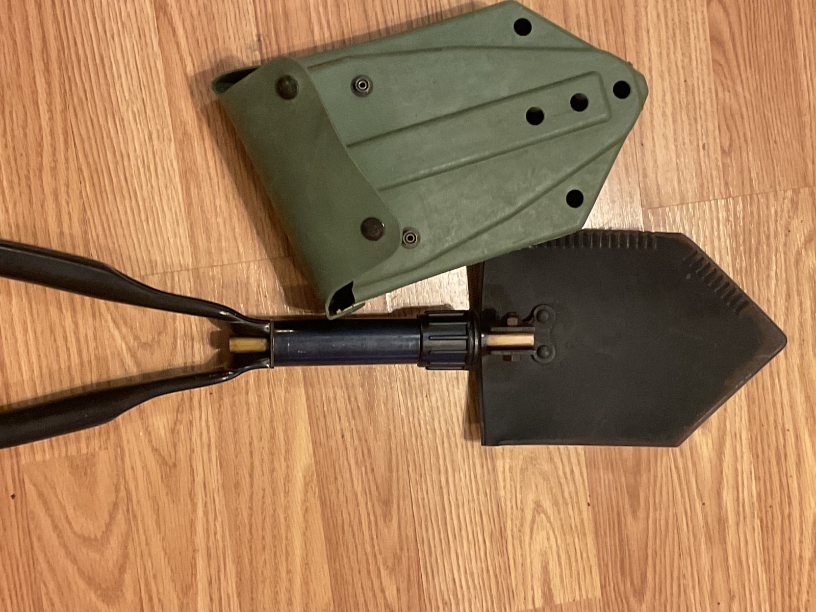 VINTAGE 1982 MILITARY ORIGINAL U.S.TRIFOLD TRENCH SHOVEL SERRATED