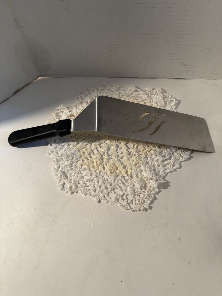 Traditional Griddle Spatula with Plastic Handle