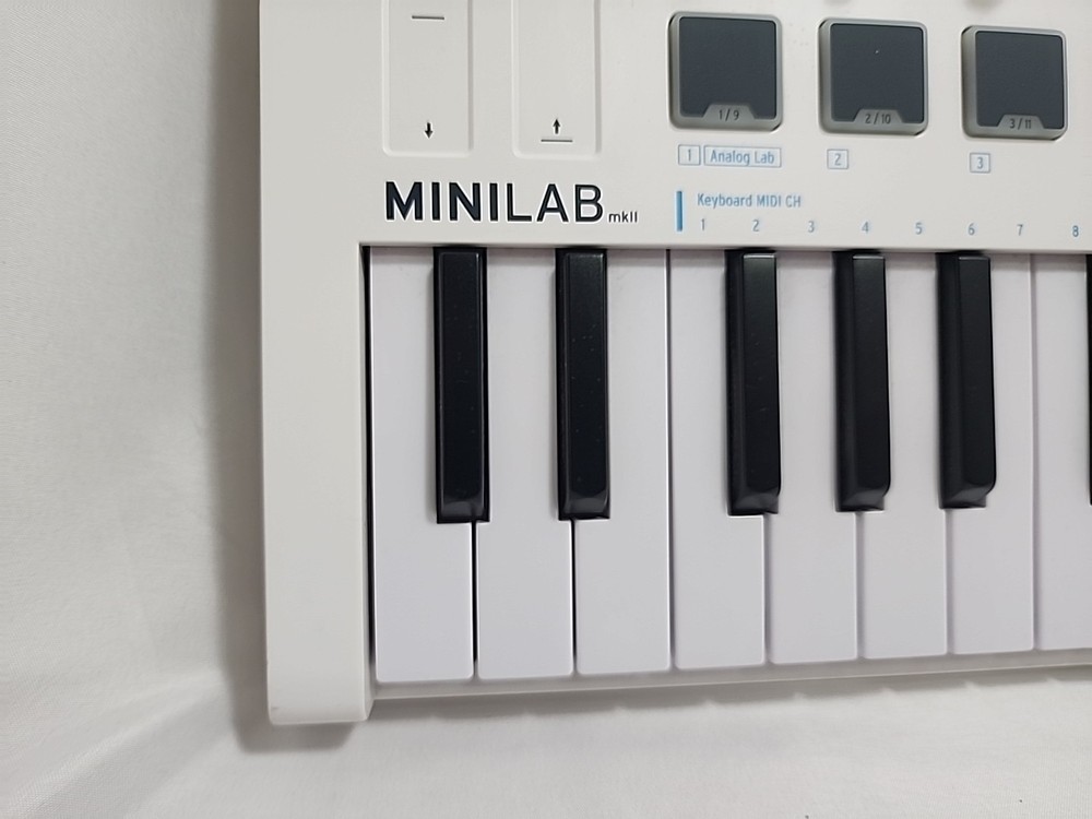 Arturia MiniLab MKII Universal MIDI Controller 25 Key White