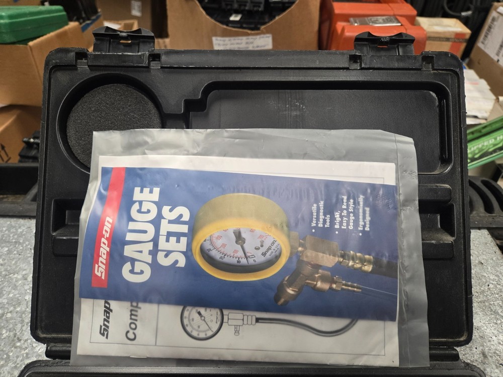 SNAP ON MT308L COMPRESSION GAUGE TESTER SET NEW OPEN BOX