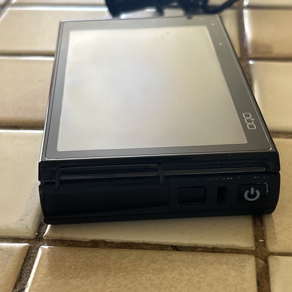 OQO Model 02 UMPC Mini PC – Working with Cables (READ)