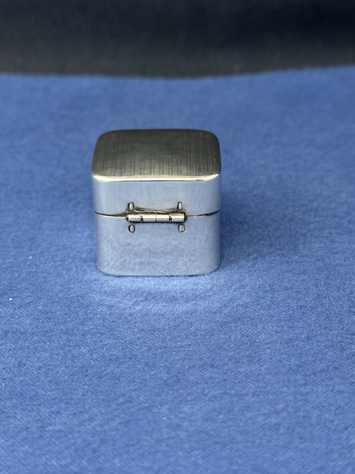 AMERICAN ART DECO STERLING RING BOX NO MONO