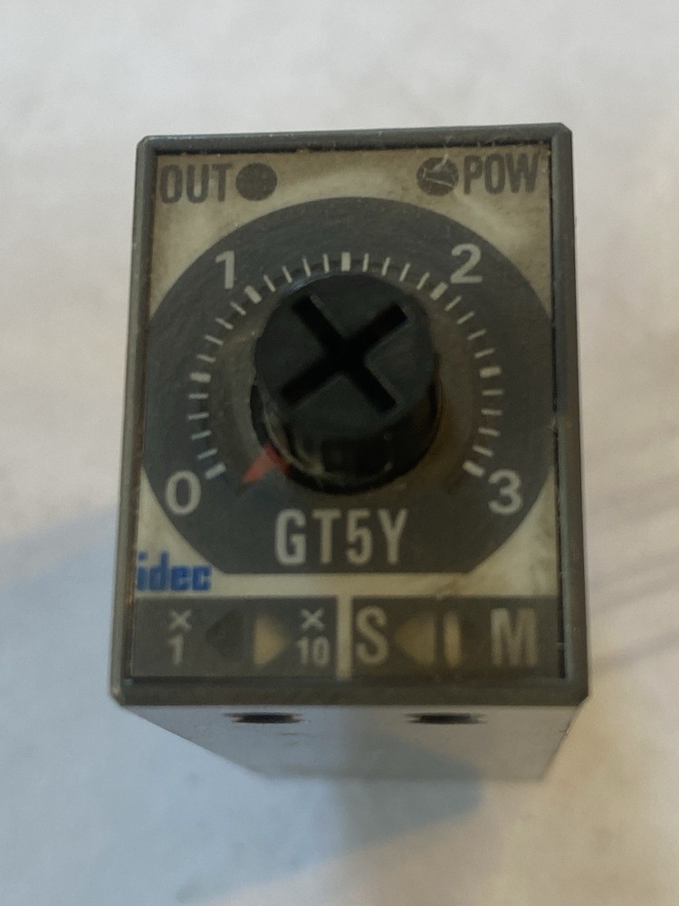 Idec GT5Y-2SN Electronic Timer Relay