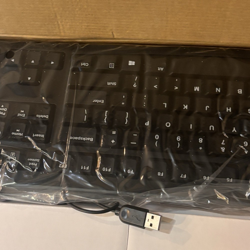 New In Box Logitech MK120 (920-002565) Wired Keyboard and Mouse Combo
