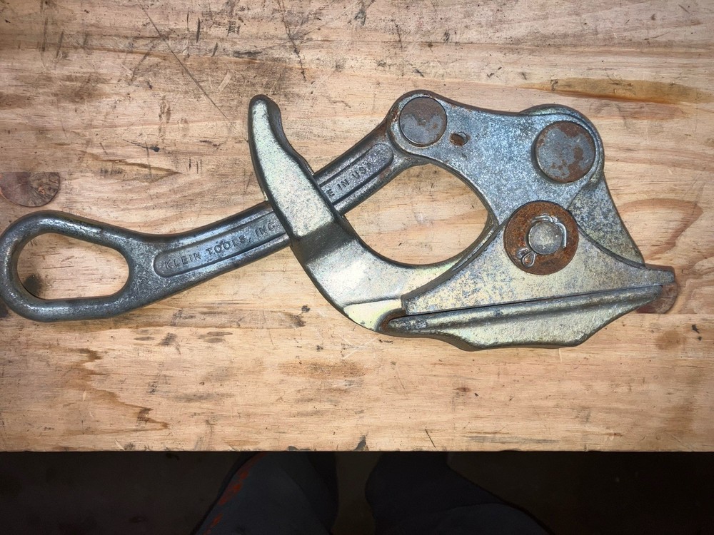 KLEIN TOOLS 1716-60 PARALLEL JAW GRIP, 0.7 TO 1.3" HDPE WIRE PULLER