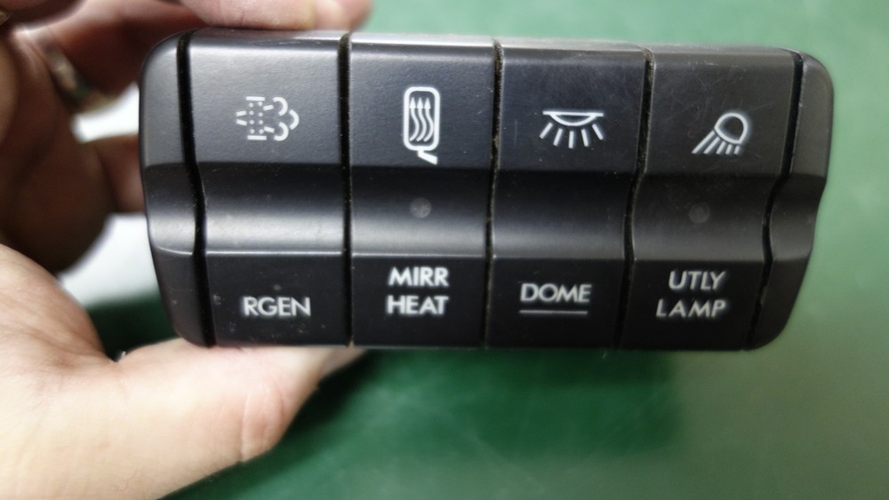 Freightliner Switch Panel a06-60973-000 w Four Switches