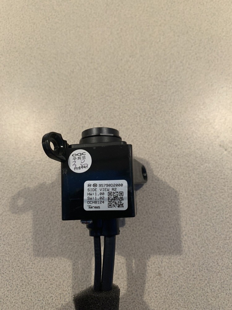 95790-D2000 - 2017-2019 Genesis G90 Left Side View Camera - Mirror Mounted