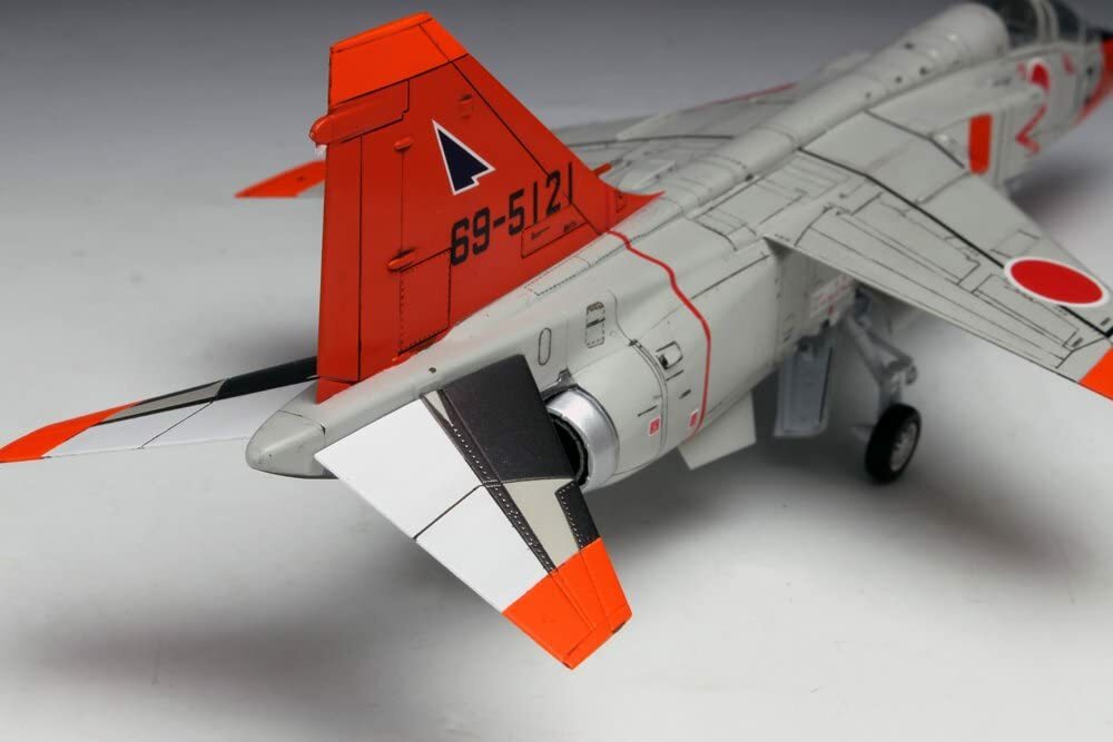 Platz 1/72 air SDF supersonic advanced exercise machine t-2 model car