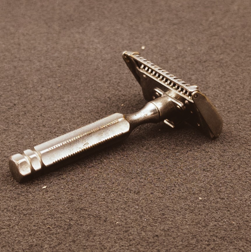 READ 1920s Era Ever-Ready Shovelhead Single Edge Razor
