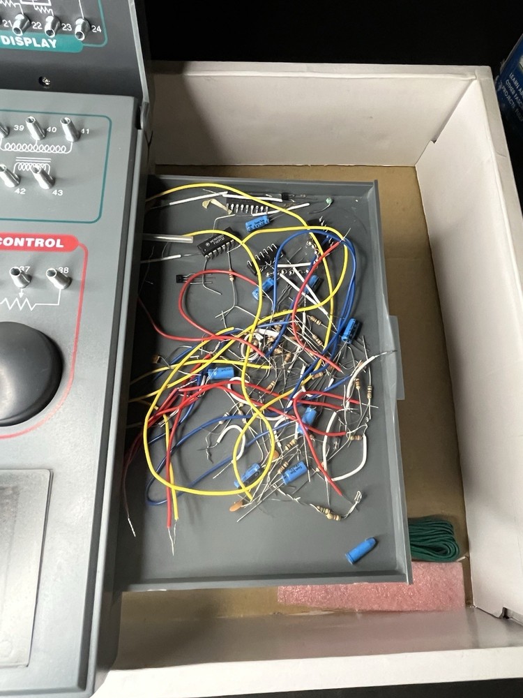 Young Scientist 320 Project Lab Electronics Radio Mixed: Used