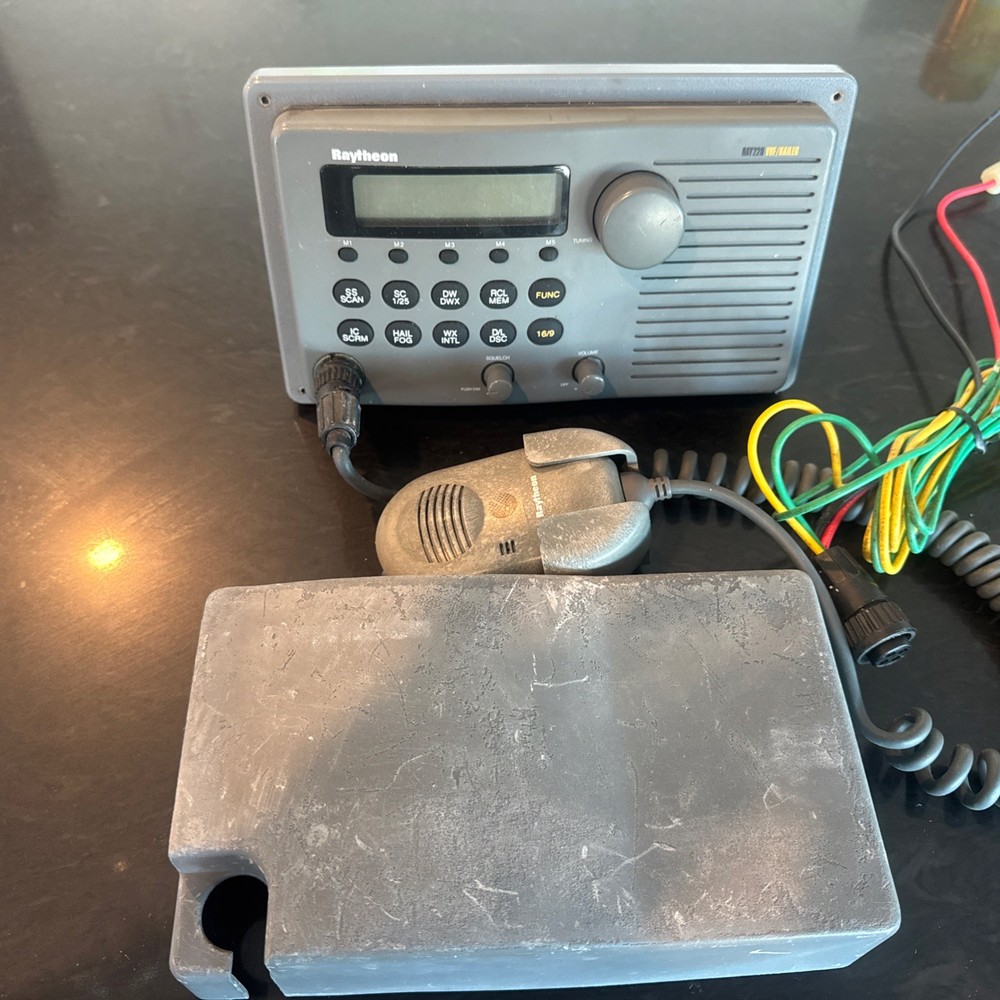 Raytheon RAY 220 VHF Hailer