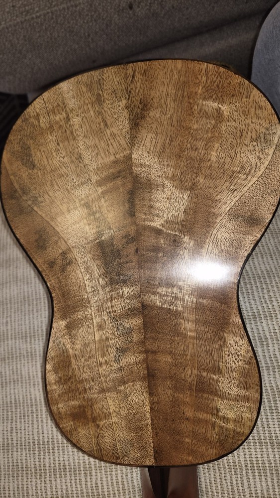 Mele 8-String Handcrafted Mango Ukulele Natural Finish with Hard Case