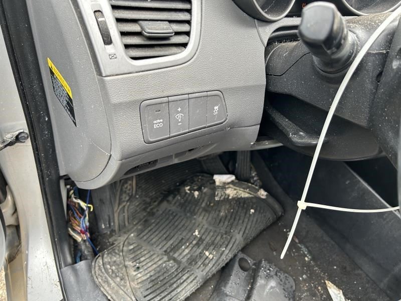 ELANTRA 2016 Keys/Latches/Locks 104591647