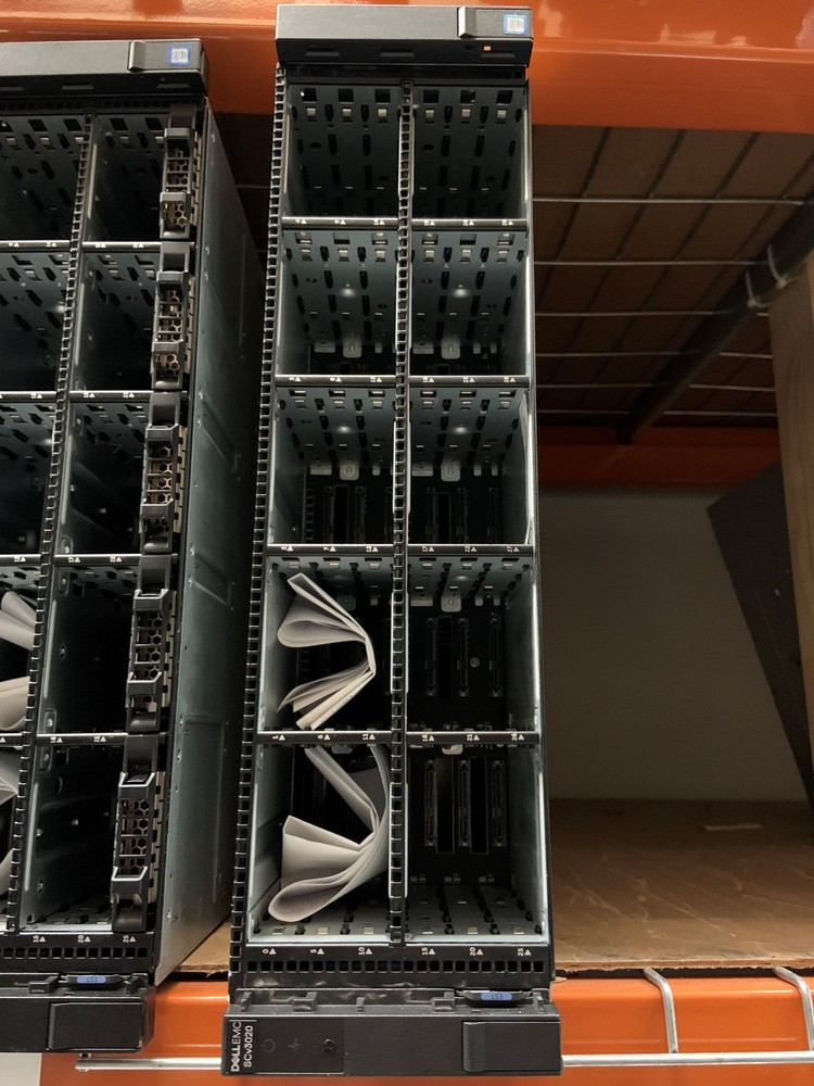 Dell SCV3020 30X2.5 3U SCv30 Expansion Array Barebones Chassis