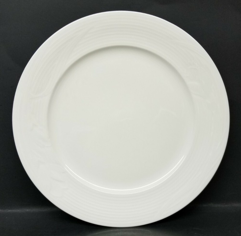MIKASA PETITE BONE L6601 "WHITE CROCUS" 10 3/4" DINNER PLATE - 4 AVAIL-EXCELLENT