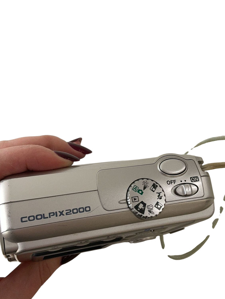 Nikon Coolpix 2000 Digital Camera with 64MB CompactFlash Card