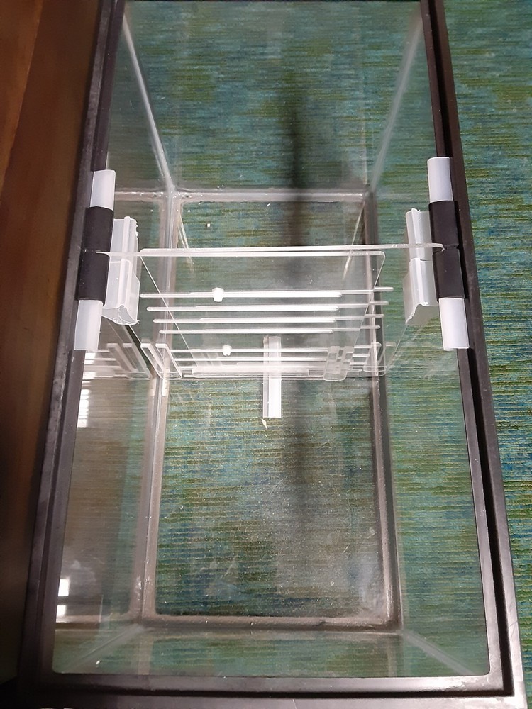 Aquarium Adjustable Divider 10/ Or 20 gal. Long