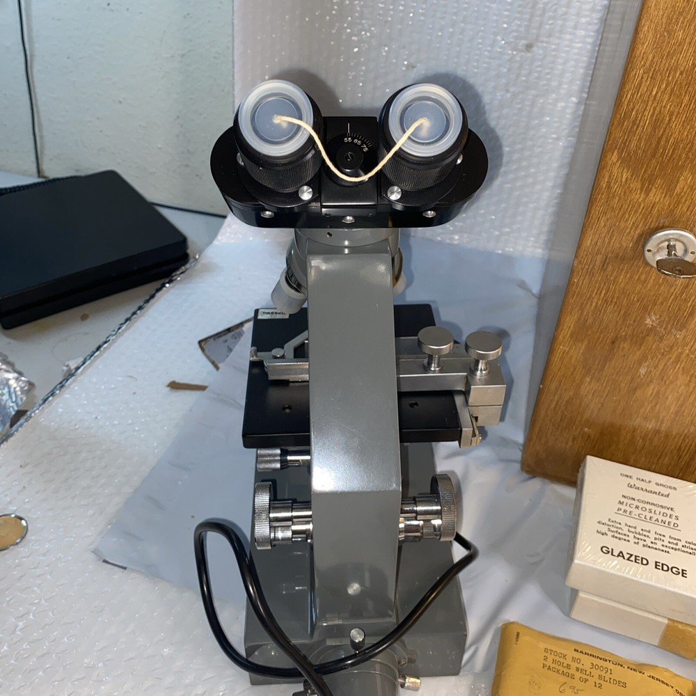 Vintage LaBo Research Microscope SL No. 03575 *read*