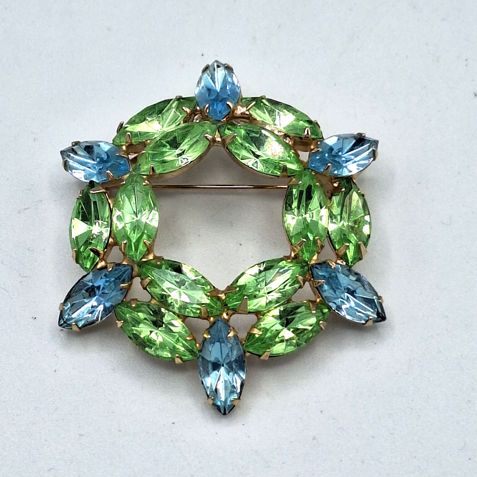 Gold Tone Blue & Green Uranium Glass UV Reactive Brooch Unsigned Wreath 2"