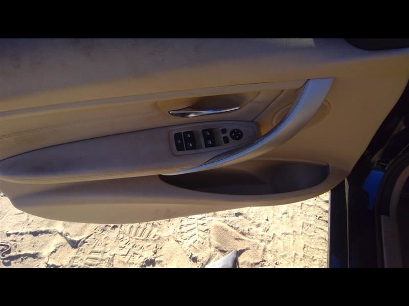 320I 2015 Fuse Box Cabin 685650