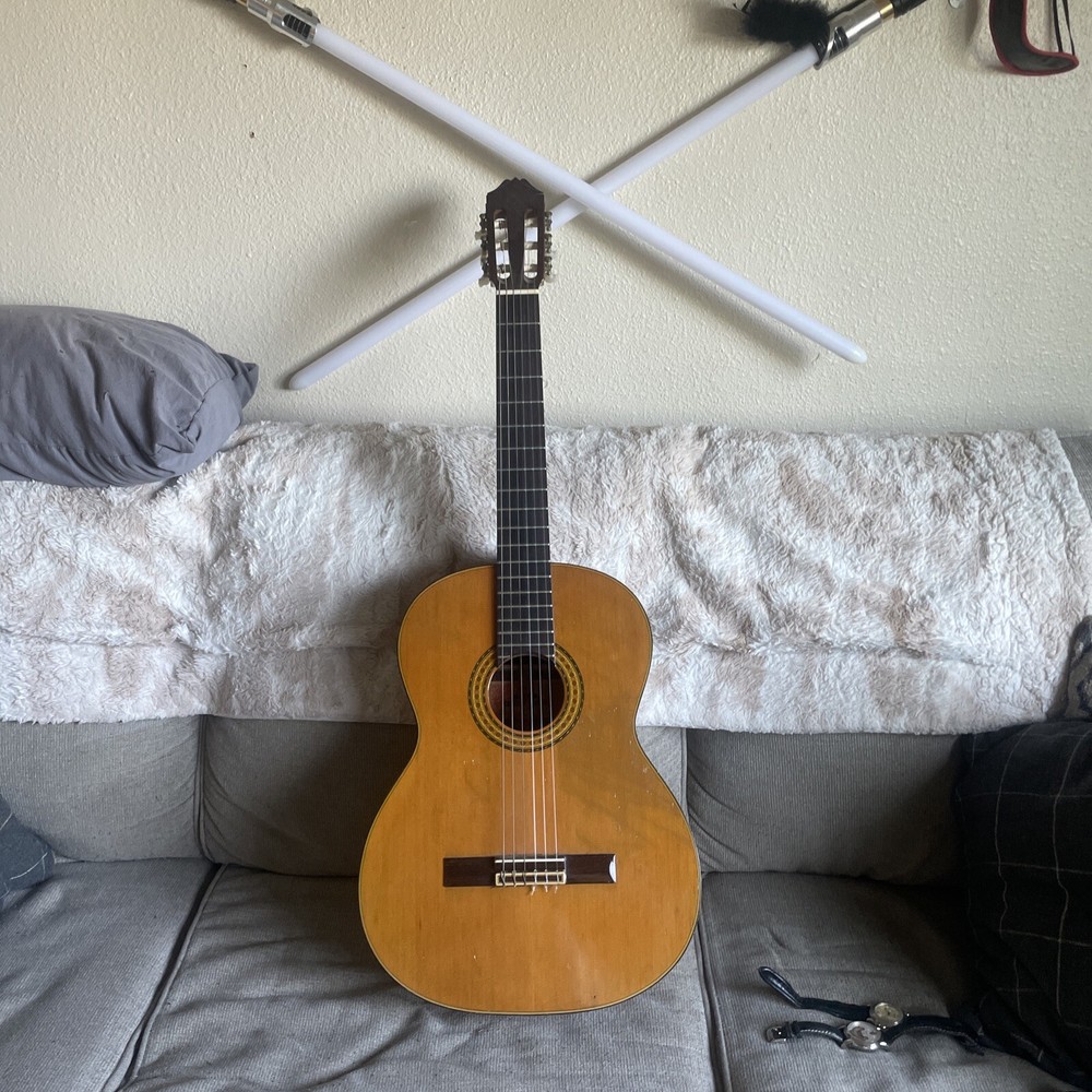 aria classical guitar Ac-20 With Original Case