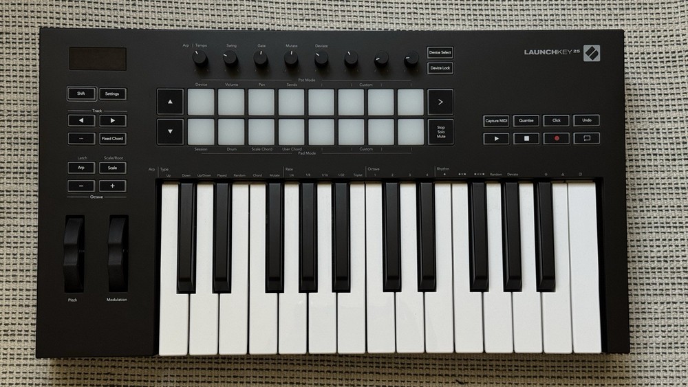 Novation Launchkey 25 MK3 MIDI Keyboard