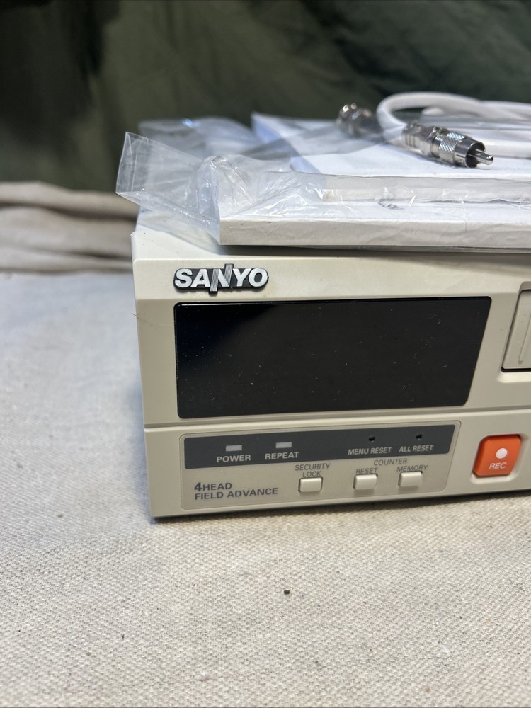 SANYO SRT-8040 VHS 40 HOUR RECORDER