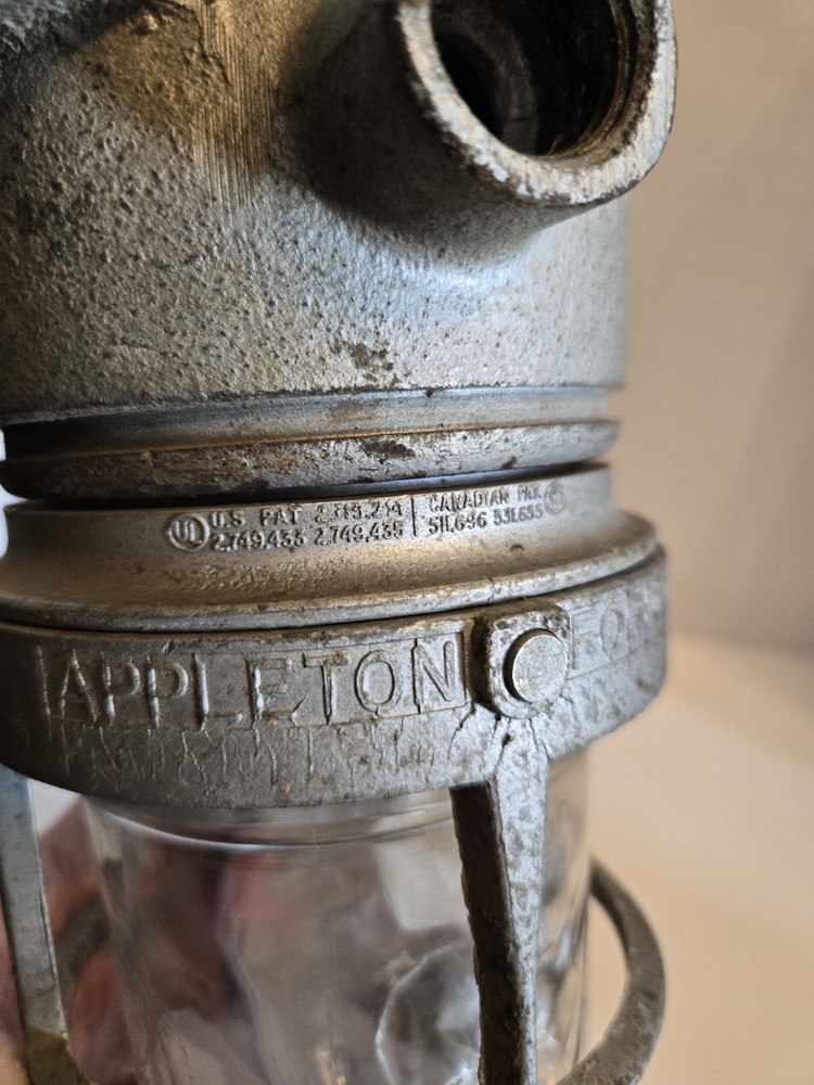 APPLETON FORM 100 EXPLOSION PROOF LIGHT W/ CAGE And GLOBE