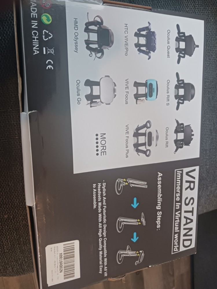 Universal vr headset stand