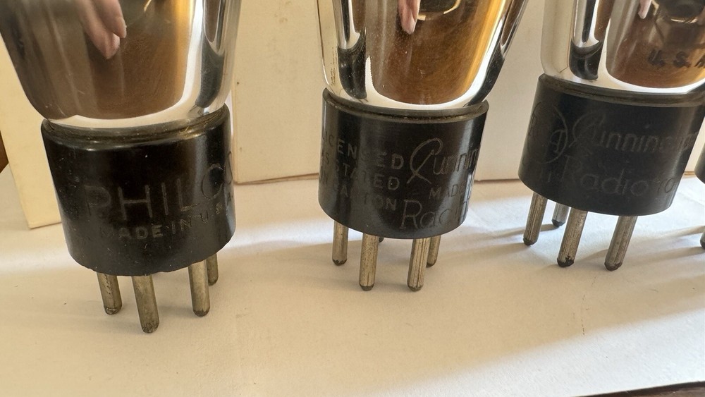 NOS MATCHED QUAD 56 ST GLOBES Engraved Bases Windmill Micas