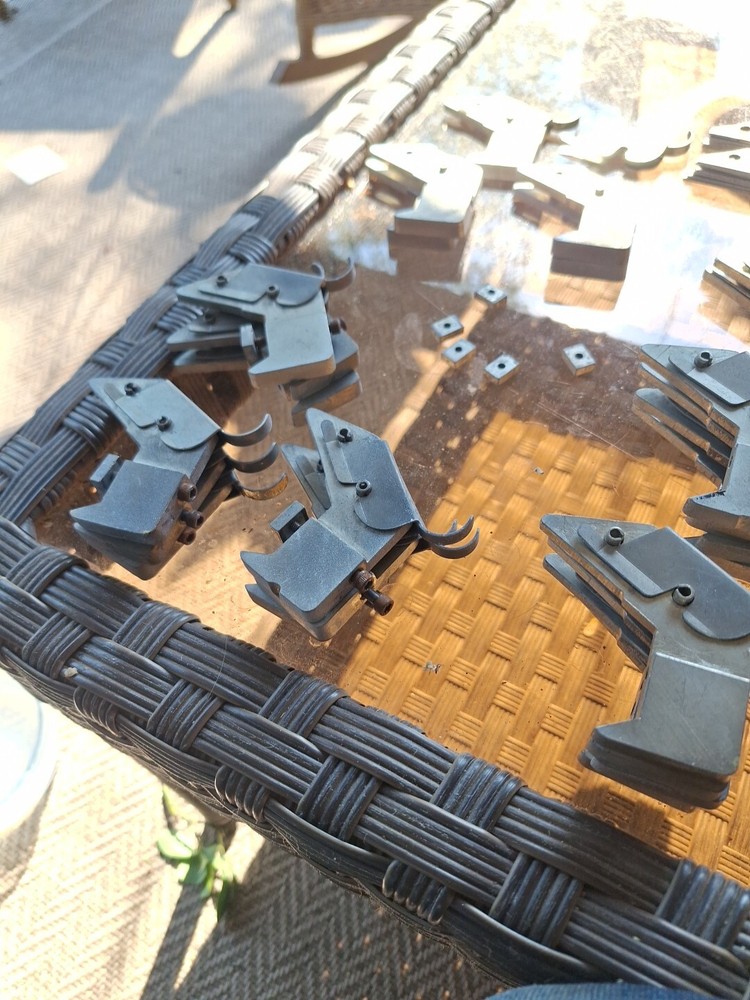 Razor slitter Holders. Fore fine narrow web slitting Lott.
