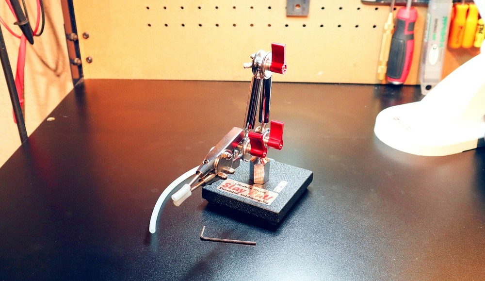 Stay Put! Helping Hands Jig Tool-Less Adjustable Arms PCB Holder