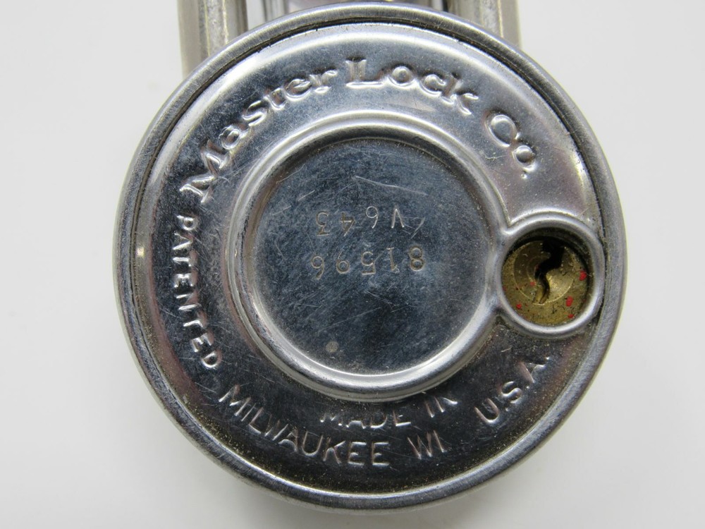 Master Lock Co 2 Combination Pad Locks Back Key Hole V643