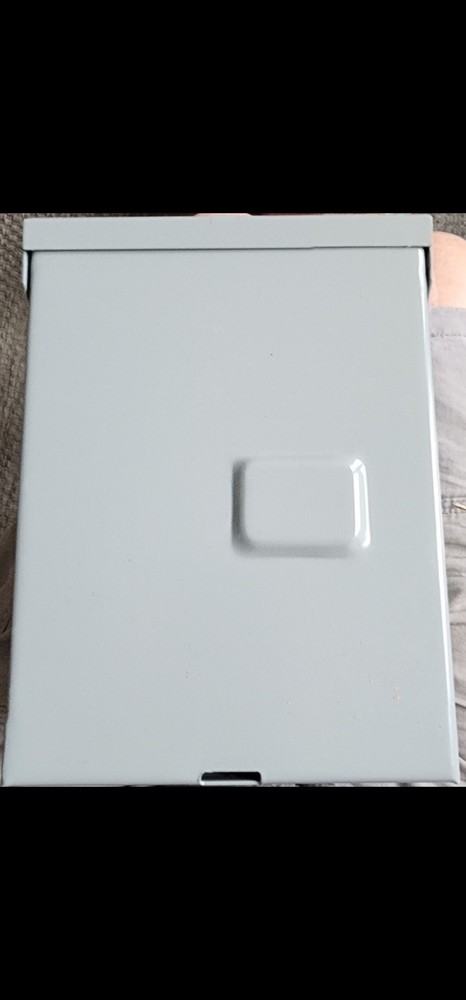 Main Lug 70 Amps 2 to 4 Breakers, Circuits.