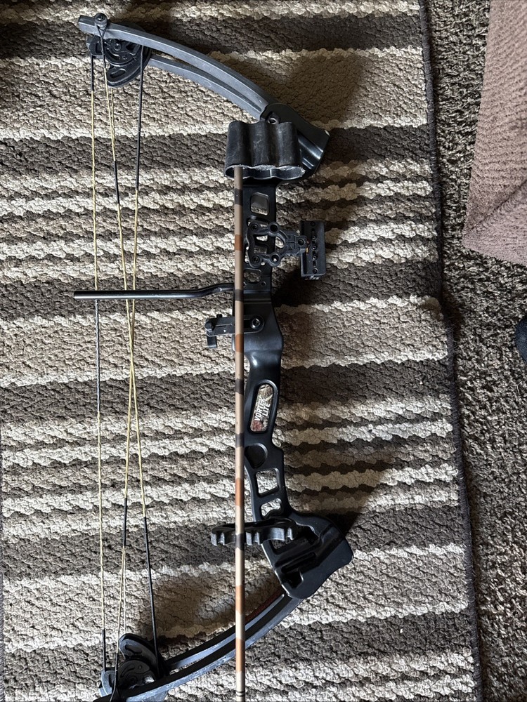 compound bow right hand used
