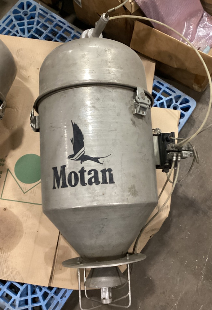 MOTAN VACUUM HOPPER FEEDER #198JM