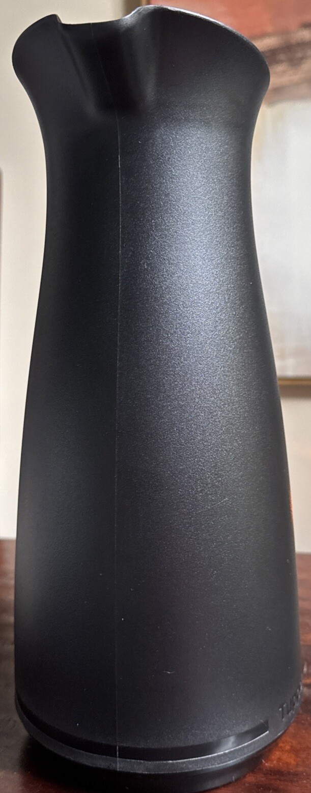 Tupperware ThermoTup black thermal pitcher carafe 1L 900mL hot or cold 12hrs New