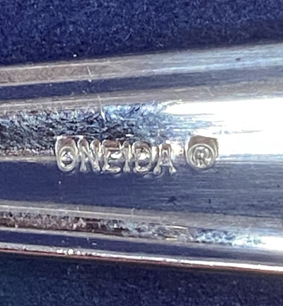 Oneida Dylan Dinner Fork 7" Glossy Frosted Center Handle