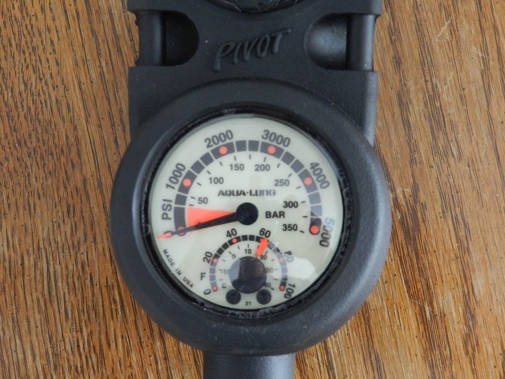 US DIVERS REGULATOR SET- SERVICED