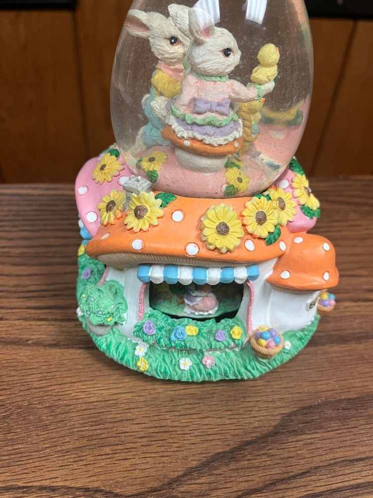 VINTAGE EASTER SPRING PETER COTTONTAIL RABBIT WATER GLOBE / SNOW GLOBE EGG SHAPE