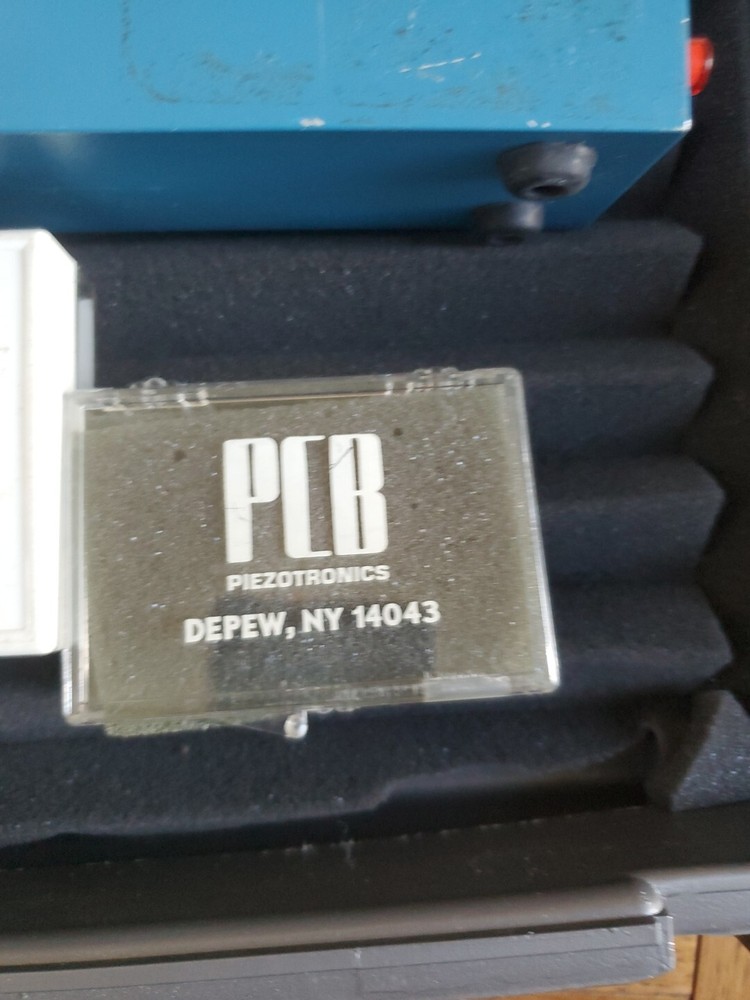 Pcb piezotronics Voltage Amplifier Model 494A SET