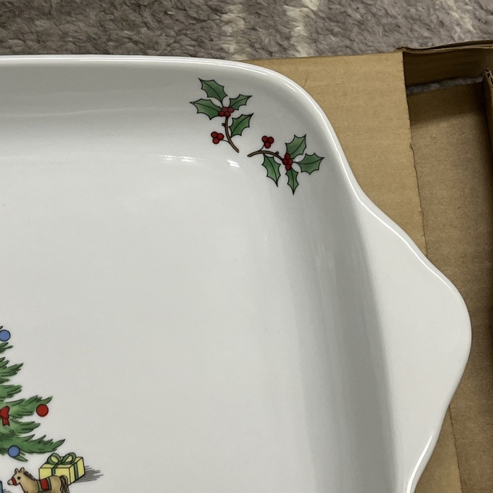 Holiday Hostess 2 Quart Baker Christmas