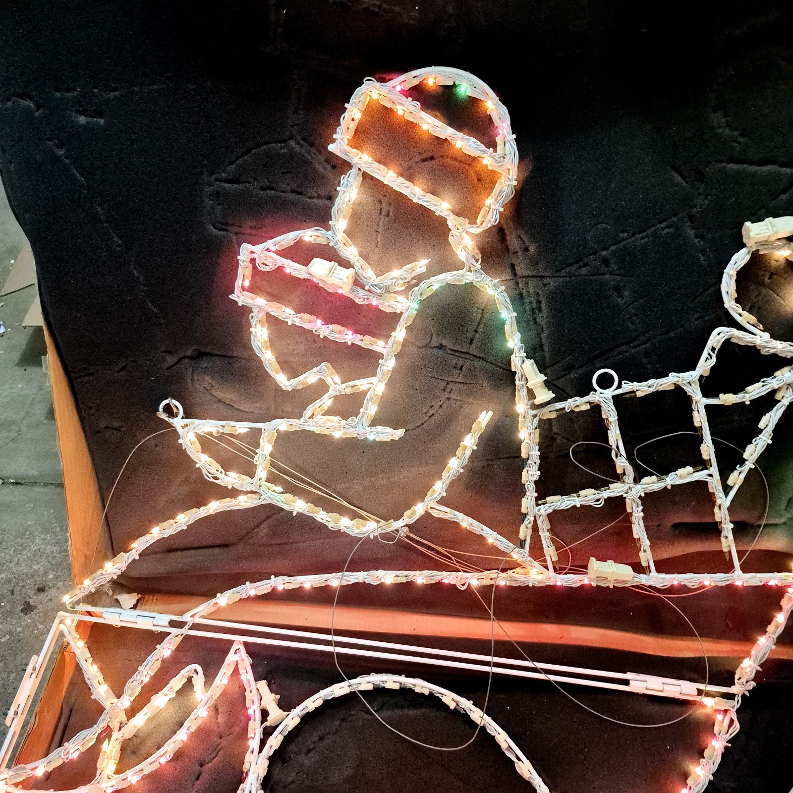 Holiday Lighting Specialists Christmas Sleigh Outdoor Decoration 5 Ft Tall