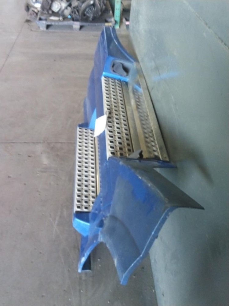 For 2007 VOLVO VNL SIDE FAIRING Right , IL