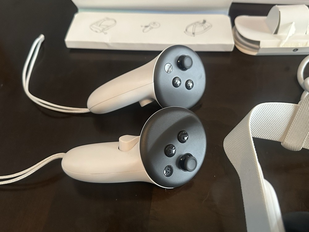 Meta Quest 3S 128GB VR Headset Batman Arkham Shadow Edition