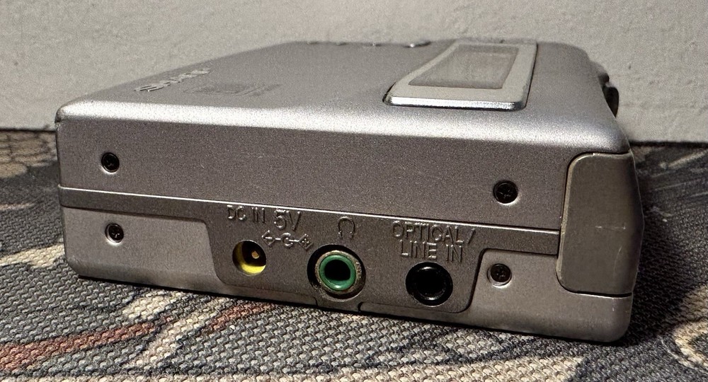 Sharp MD MS100 Silver Portable MiniDisc Recorder Player Rare w/Accessories